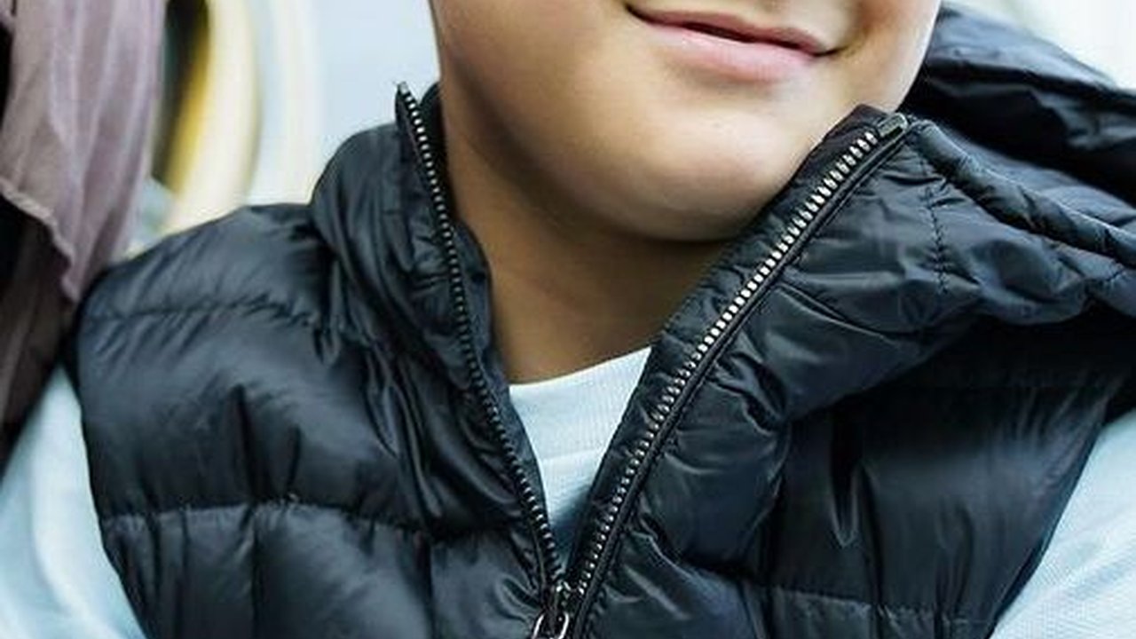 Potret Ganteng Rafathar saat Main Ice Skating di Amerika Serikat, Penampilannya Ramai Disebut Mirip Jaehyun NCT