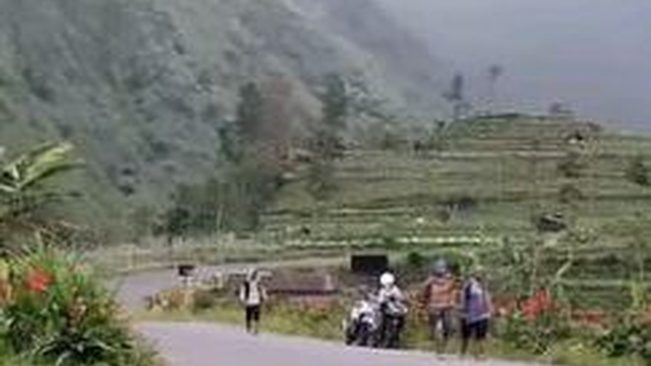 Menelusuri Rute 'Swiss Van Java' Menuju Dieng, Jalannya Membelah Gunung dan Banyak Tanjakan Ekstrem