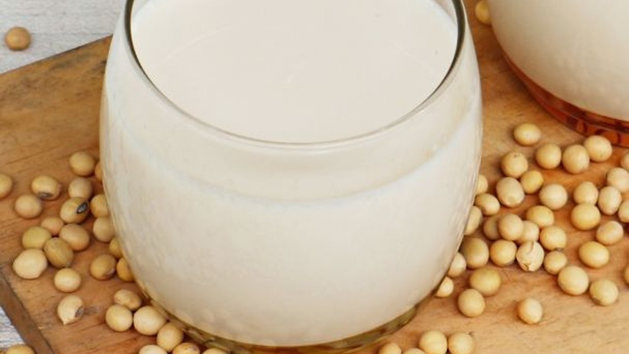 4 Cara Membuat Susu Nabati, dari Oat Milk sampai Almond Milk