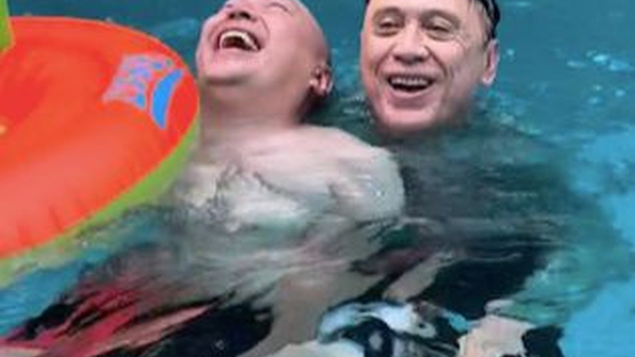 Pensiunan Jenderal Polri 'Lomba' Renang dengan Adik Bungsu, Momen Akrabnya jadi Sorotan