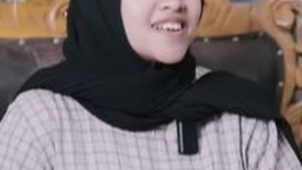 Sering Disebut Bau, Anak TKW Ini Sukses Jualan Keripik Kaca Beledag Sekampung Jadi Karyawannya