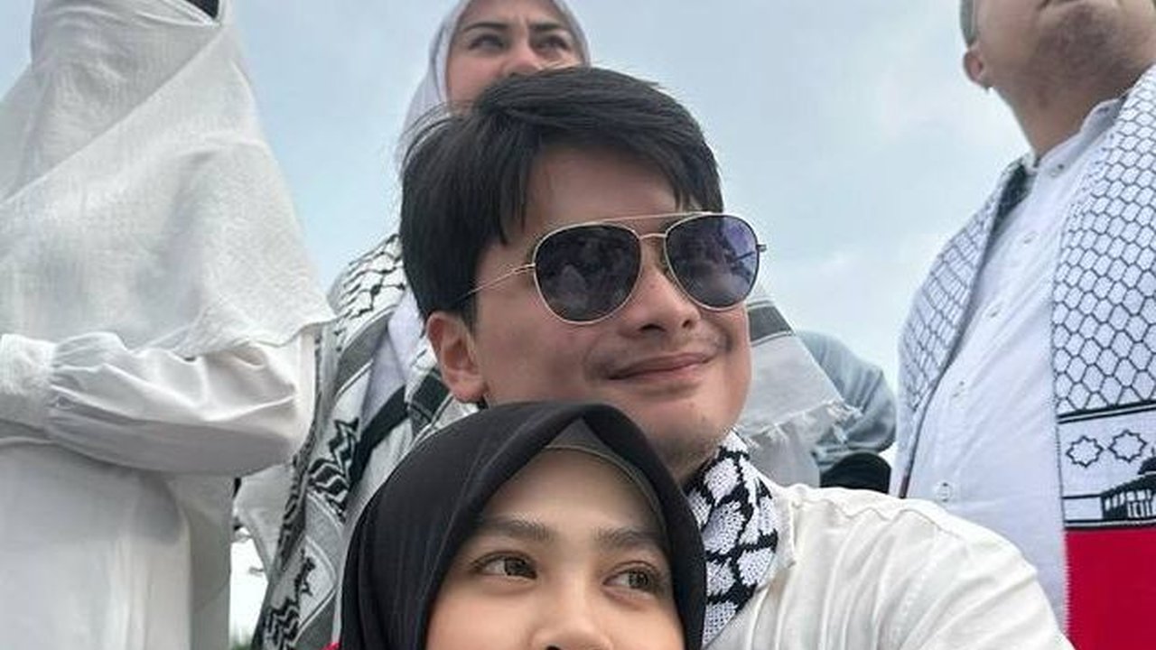 Berpartisipasi dalam Aksi Solidaritas untuk Palestina di Monas, Alvin Faiz Membagikan Foto-Foto Mesranya bersama Henny Rahman