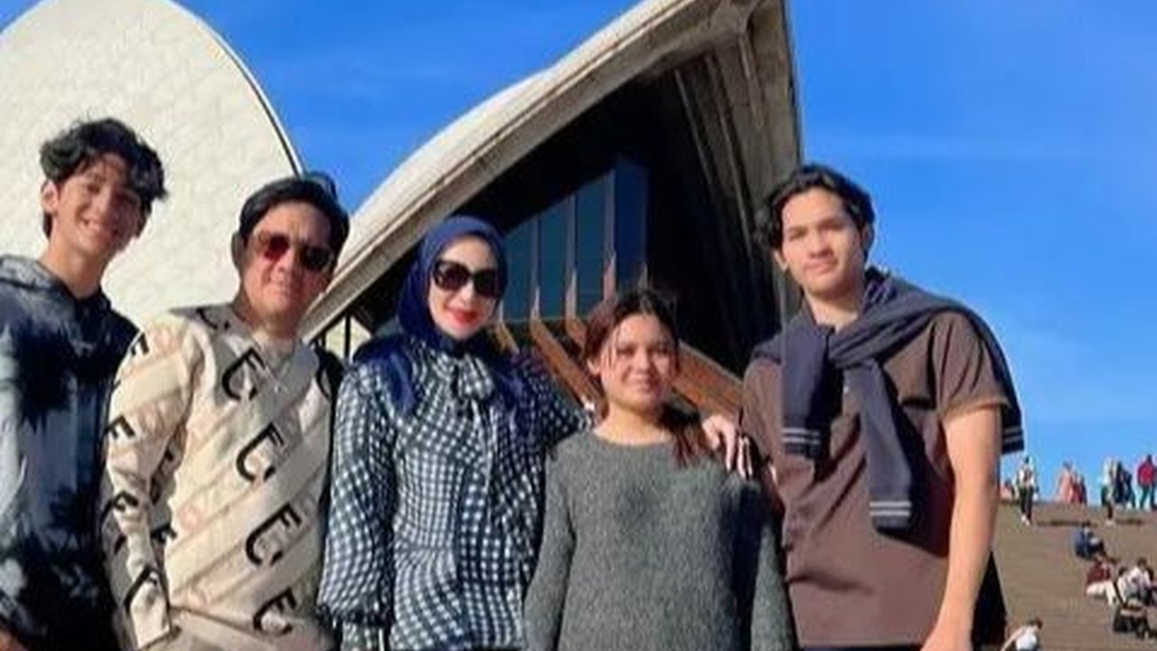 Andre Taulany dan Keluarga Liburan ke Australia, Netizen Kepincut Sama Kenzy