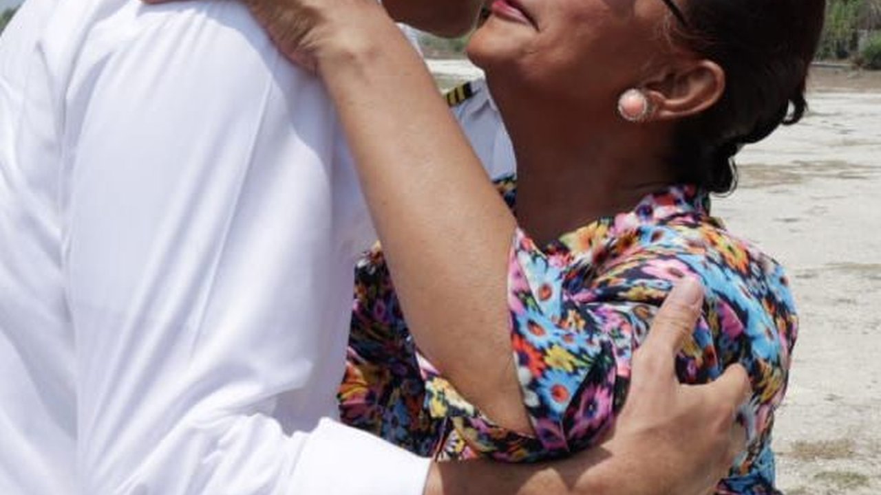 Potret Hangat Susi Pudjiastuti Bertemu Ganjar, Disambut Pelukan hingga Disopiri Naik Pikap
