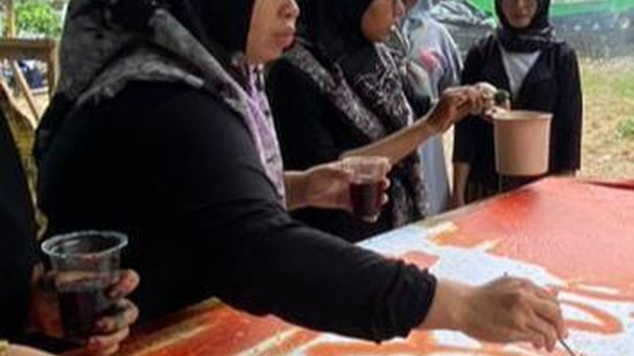 Tingkatkan Kualitas SDM, Disperindagkop-UKM Kabupaten Paser Latih 40 Warga Membuat Batik