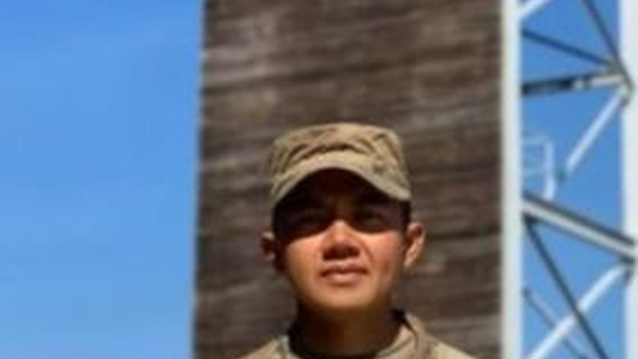 Mayor Teddy Ajudan Prabowo Subianto Asik Berjoget Saat Dewa19 Bawakan Lagu 'Sedang Ingin Bercinta'