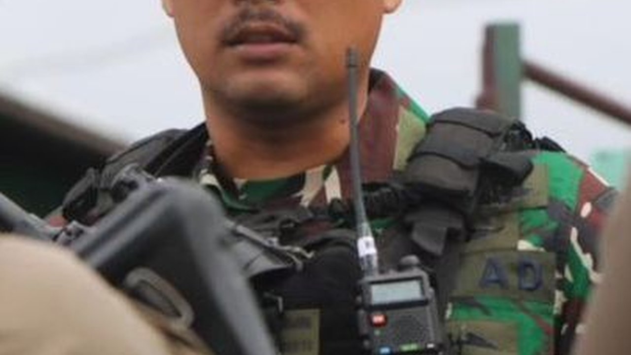 Bang Alex Komandan Pandawa Kostrad Pimpin Pasukan TNI 'Belah' Jalur Berbahaya, Bawa 7 Kendaraan Lapis Baja