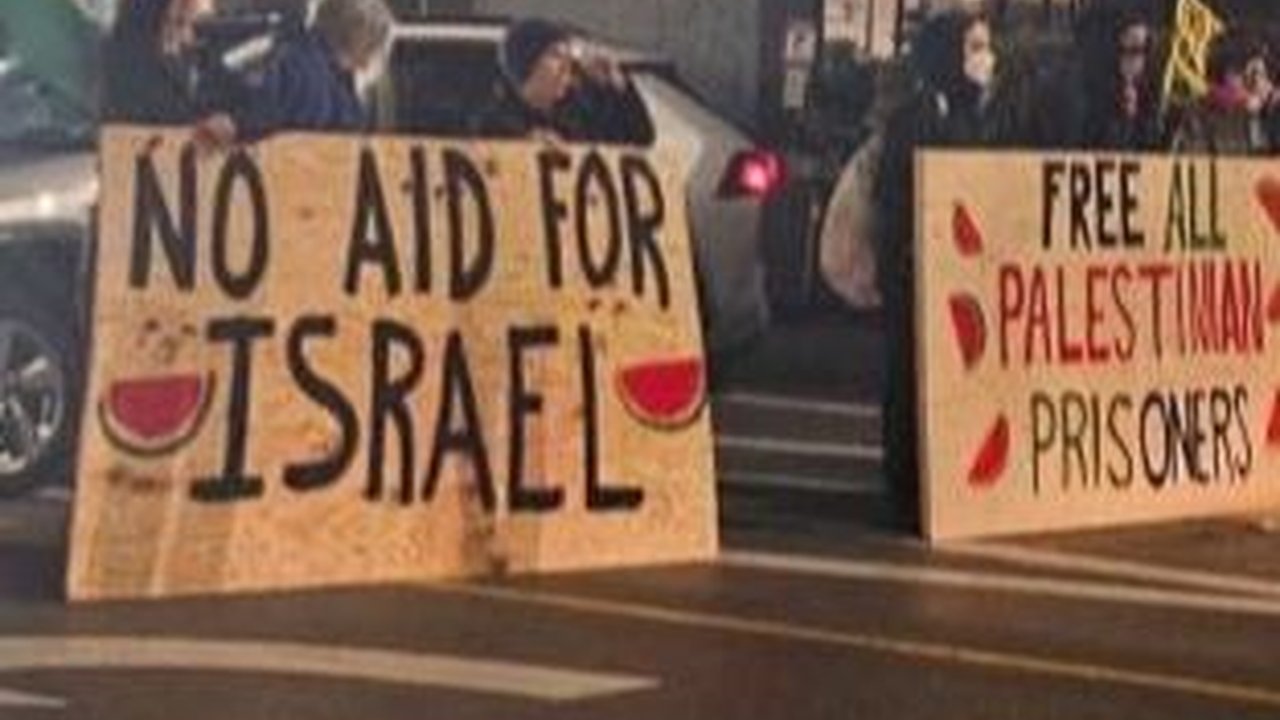 Ratusan Aktivis Duduki Pelabuhan AS, Cegat Kapal Bermuatan Senjata yang Dikirim ke Israel
