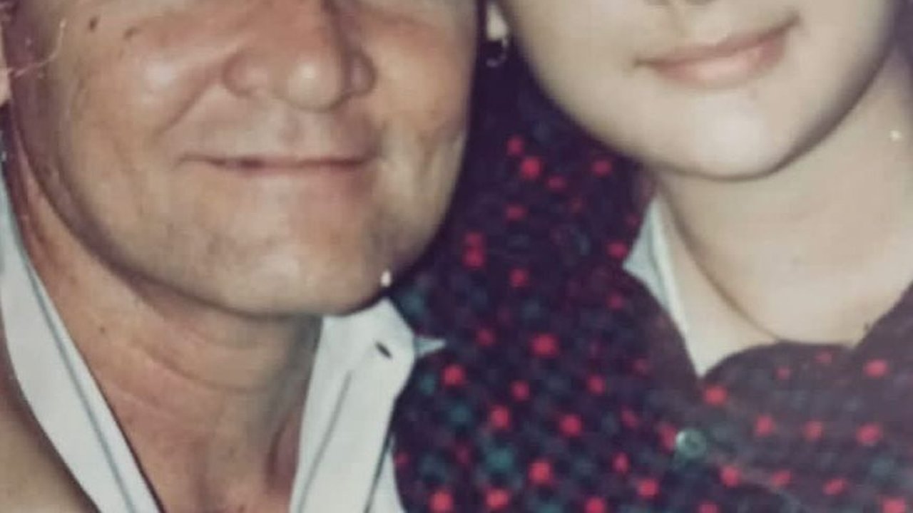 Gadis Cantik Foto Bareng Bapaknya jadi Sorotan, Kini jadi Artis Terkenal Pesonanya Tak Pudar