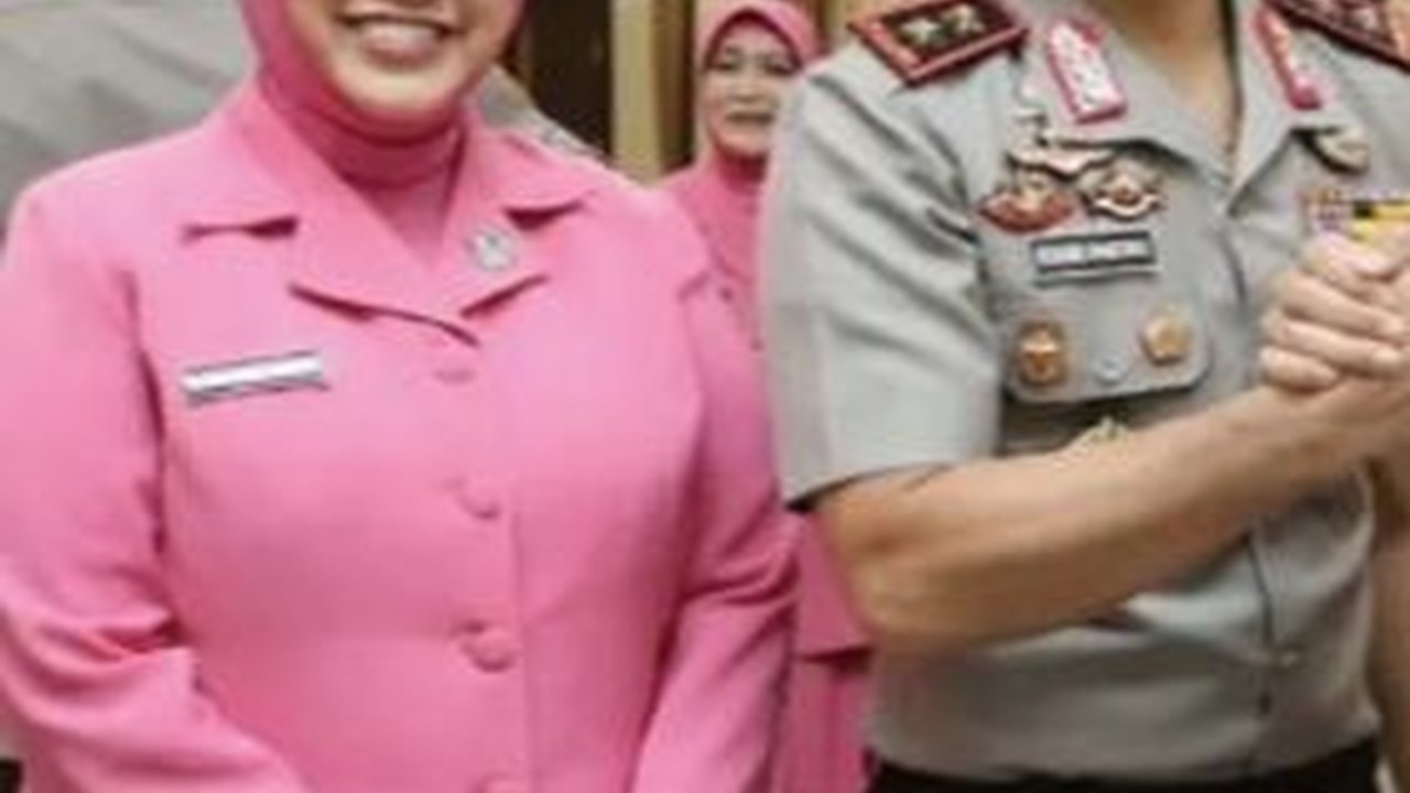 Potret Ulang Tahun Emas Istri Jenderal Bintang 2 Polri, Dirayakan Sederhana Bareng Anak Cucu