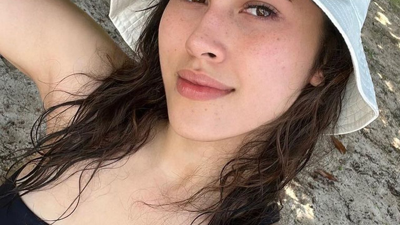 Cantiknya Sabrina Eben Pakai Baju Hitam, Anak Cindy Claudia Disebut Mirip Syahnaz Sadiqah