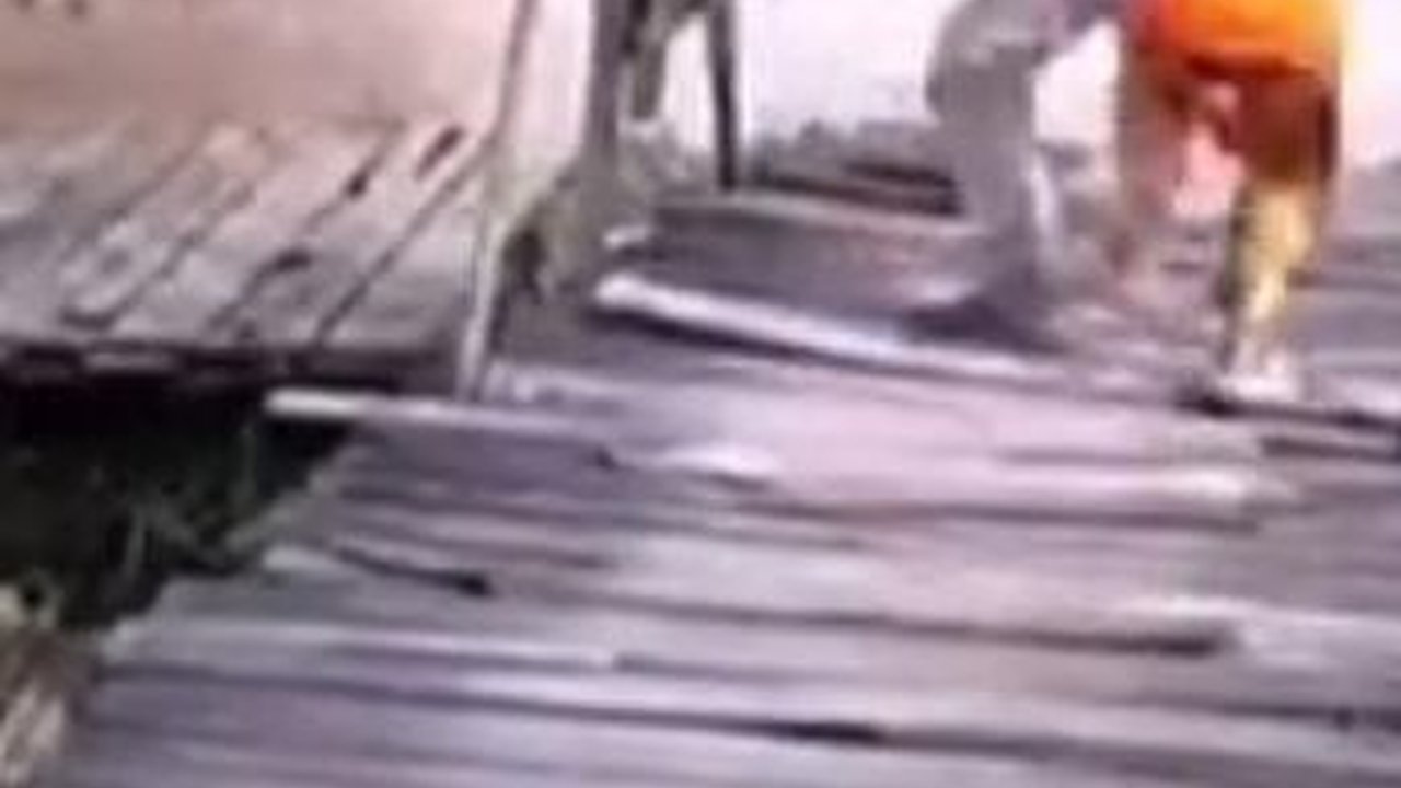 Viral HP Bocah Penjual Bensin Eceran Dirampas 'Pembeli', Bikin Warganet Geram