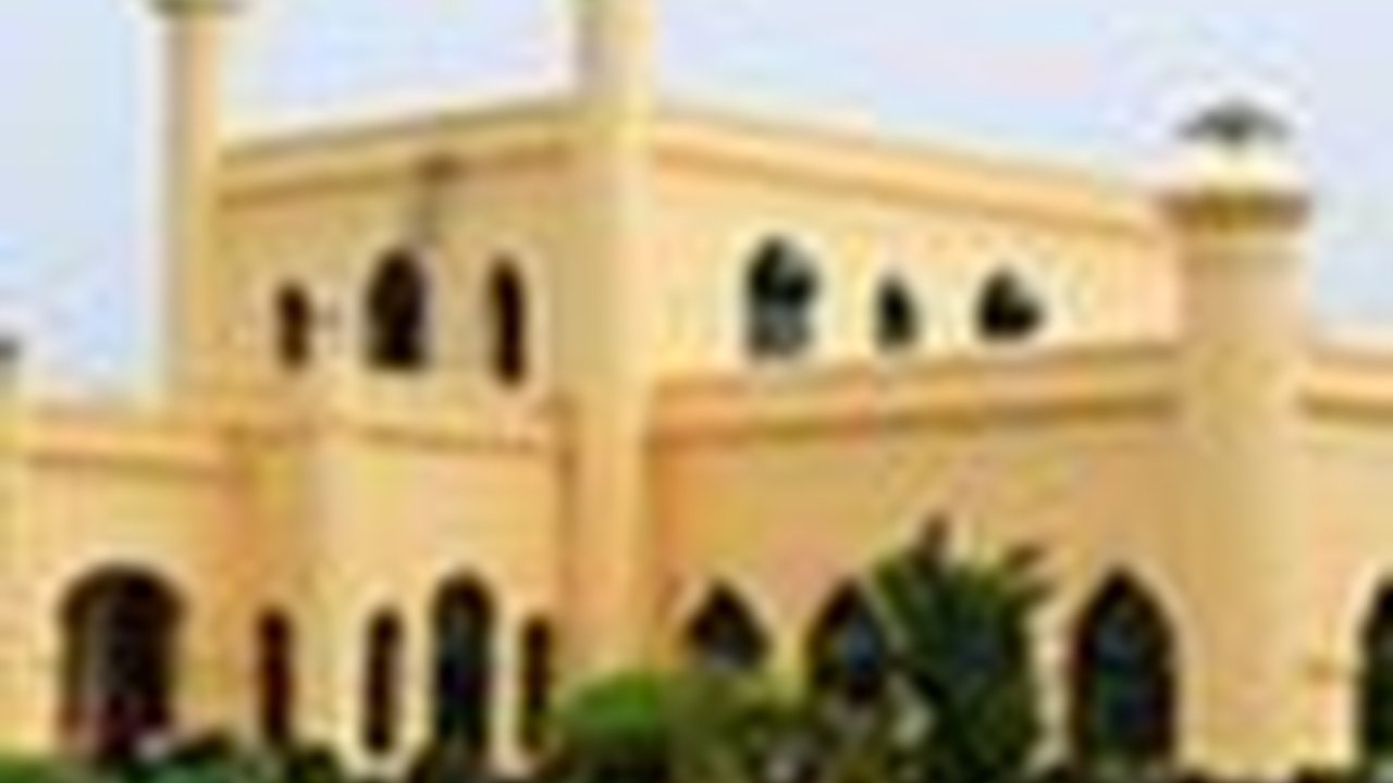 Mengunjungi Istana Siak Sri Indrapura, Bangunan Megah Peninggalan Kesultanan Siak
