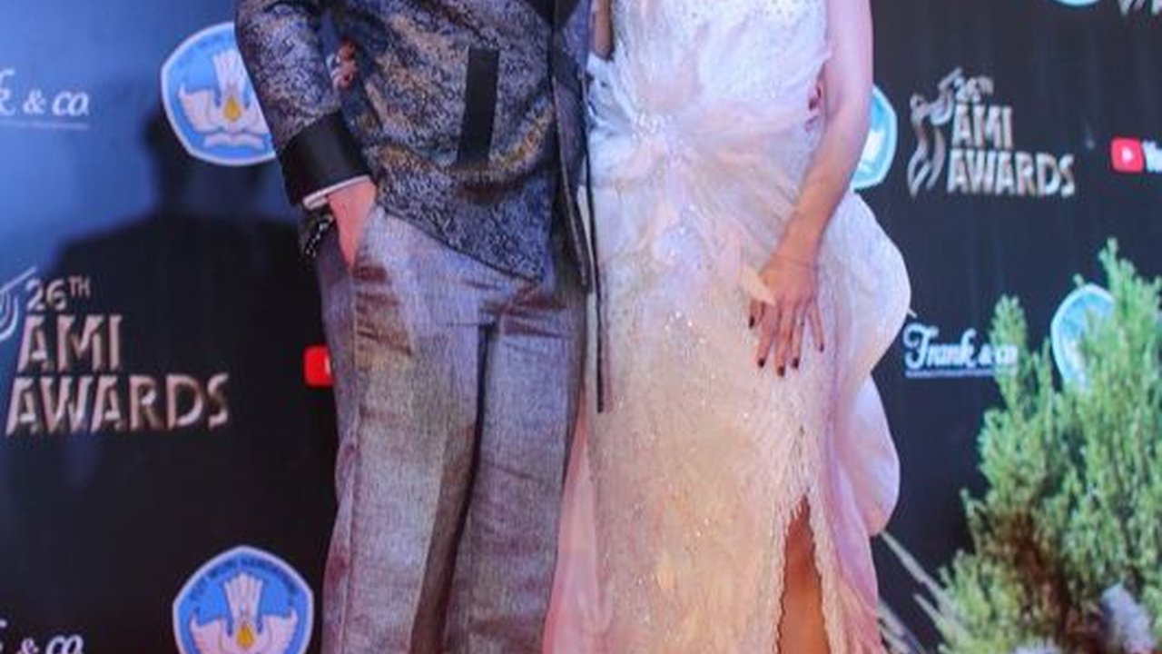Novia Bachmid Curi Perhatian, Berikut 10 Potret Penampilan Musisi di Red Carpet AMI Awards 2023