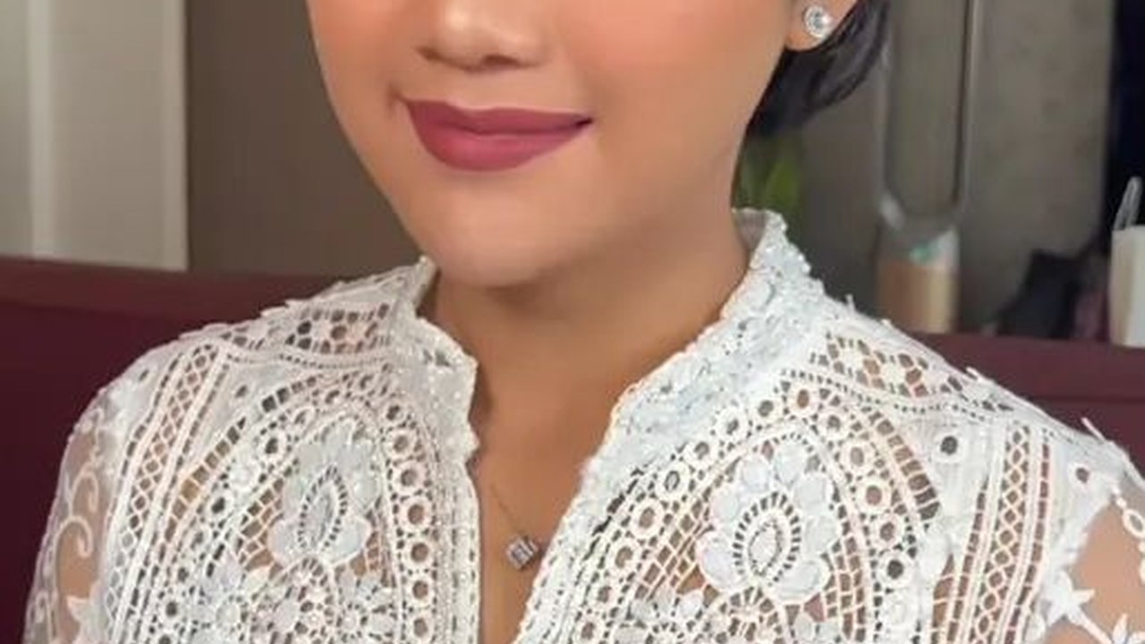 Potret Erina Gudono Dampingi Iriana, Anggun Pakai Lipstik Merah Matte