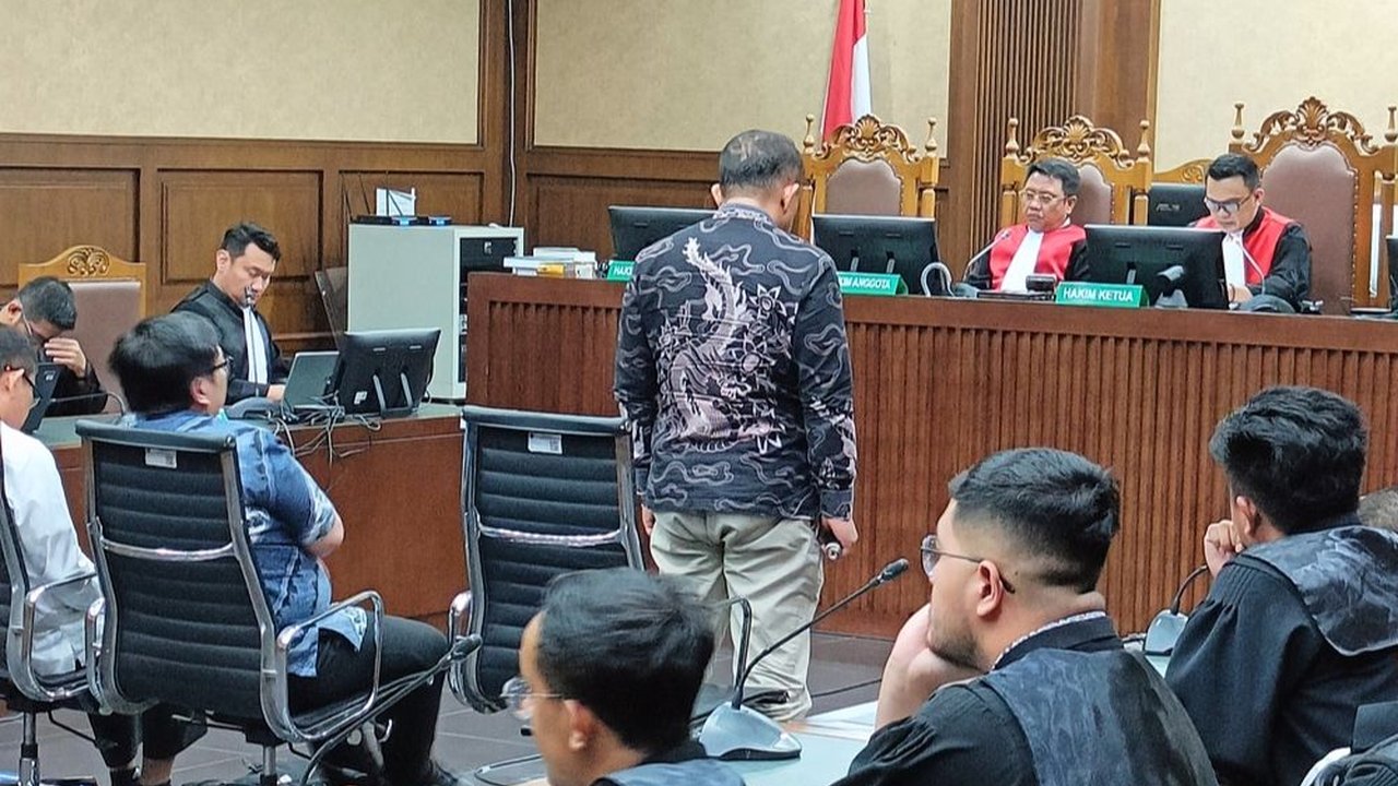 Terbukti Korupsi BTS Kominfo, Irwan Hermawan Divonis 12 Tahun Penjara