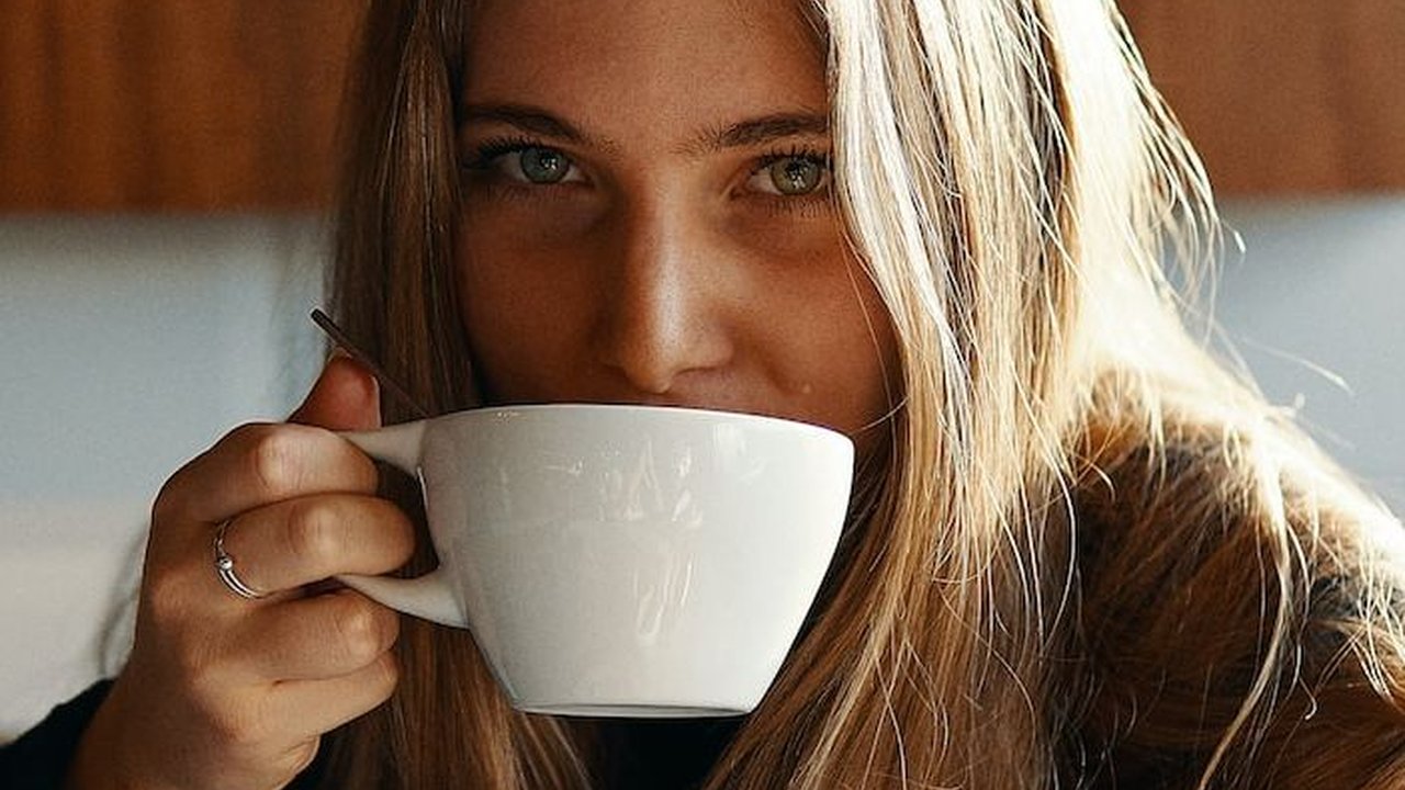 Kebiasaan yang Menghambat Penyerapan Kalsium, Salah Satunya Minum Kopi