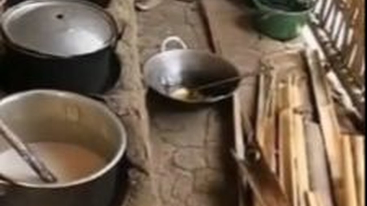 Potret Lawas Kehidupan Era 1990-an Bikin Romantisme, Nonton TV Rame-rame, Layar Tancap lagi Hits