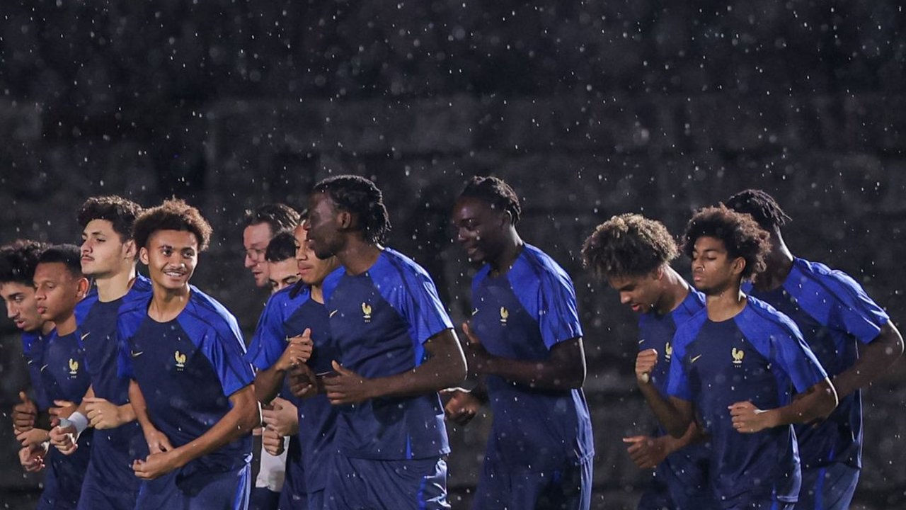 FOTO: Semangat Timnas Prancis Latihan di Tengah Guyuran Hujan Jelang Final Piala Dunia U-17