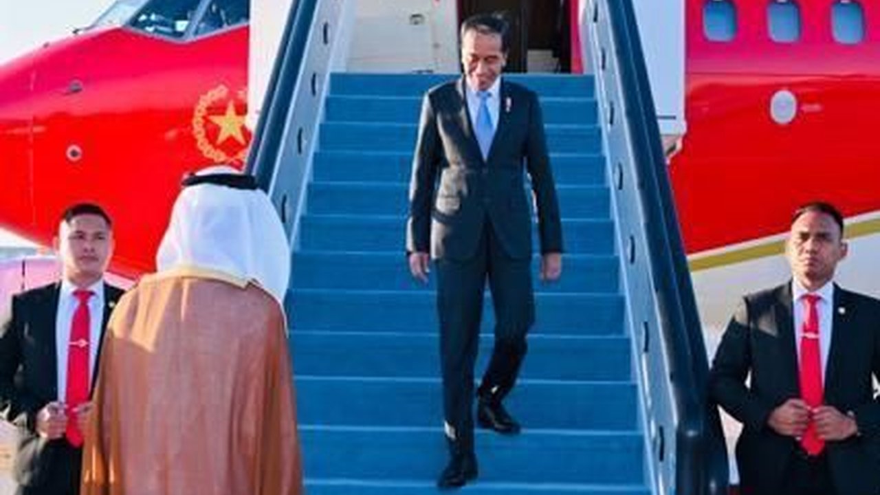 VIDEO: Tiba di Dubai, Disambut Nyanyian Wanita Pirang: Di Hati ini Hanya Pak Jokowi