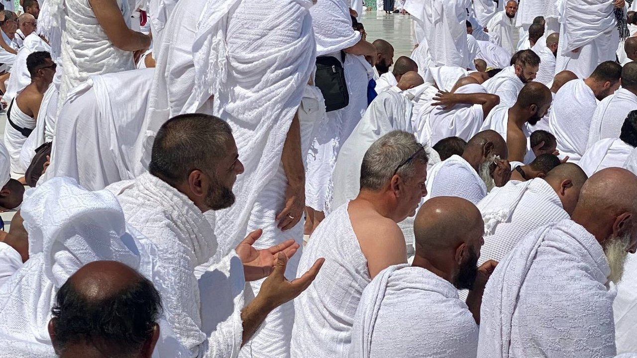Shalawat yang Paling Sering Diamalkan, Salah Satunya Dibaca Saat Sholat