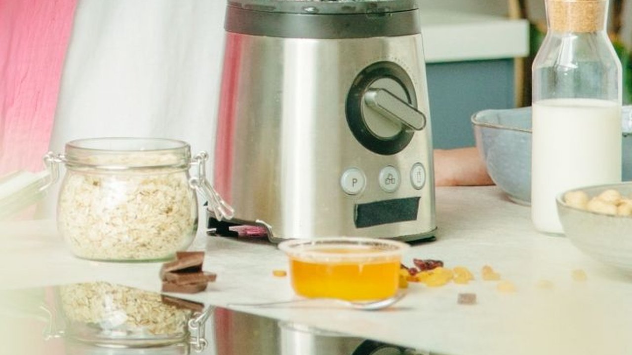 7 Cara Mudah dan Murah untuk Menghilangkan Kerak Noda Kunyit di Blender