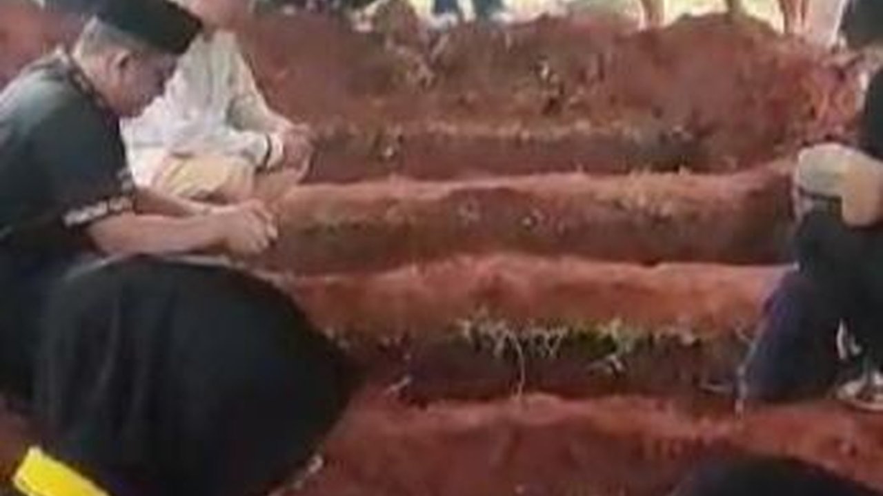 Jasad 4 Anak Dibunuh Ayahnya Dimakamkan di Sawangan Depok