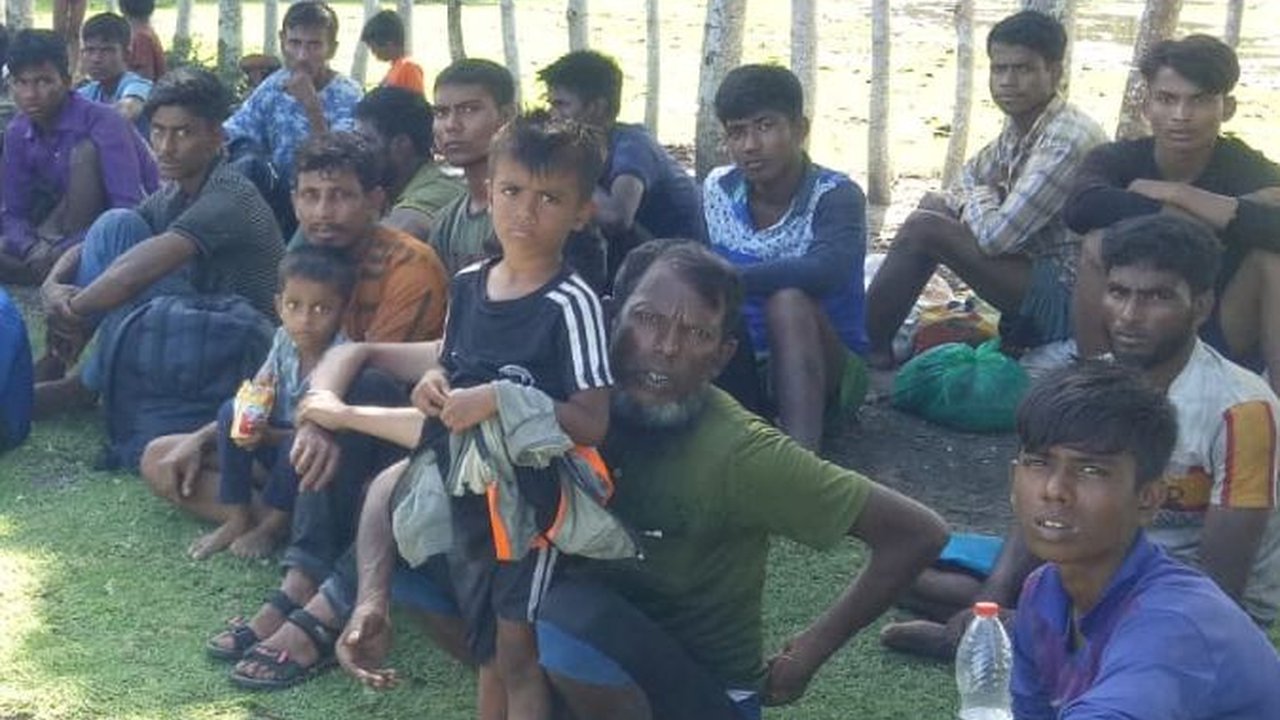Tak Hanya di Pidie, 135 Pengungsi Rohingya Juga Mendarat di Aceh Besar Hari Ini
