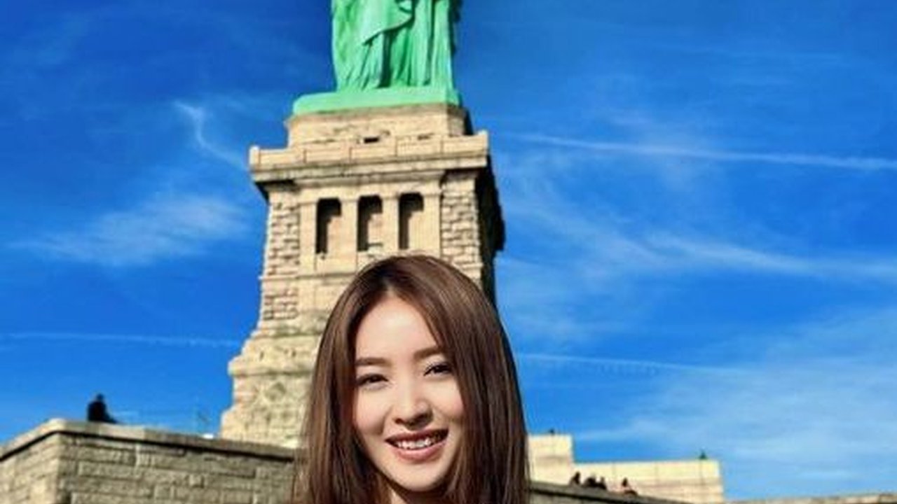 10 Gaya Natasha Wilona saat Jalan-jalan di New York, Penampilan Cantiknya Langsung jadi Perhatian