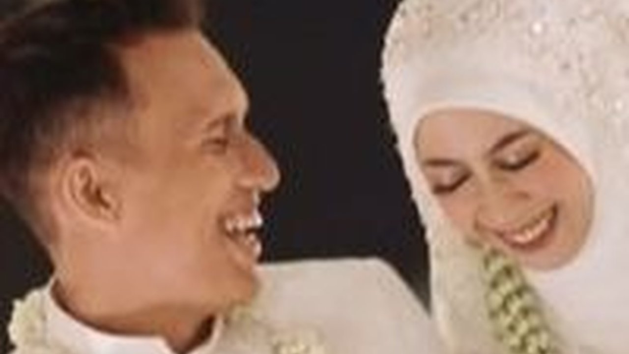 Romantis Tanpa Bersentuhan, Ini 8 Potret Prewedding Adiba Khanza dan Egy Maulana Vikri yang Bikin Kagum Netizen