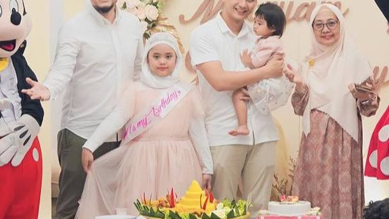 Teuku Ryan Hadir Namun Ricis Absen, Berikut 8 Potret Perayaan Ulang Tahun Anak Oki Setiana Dewi