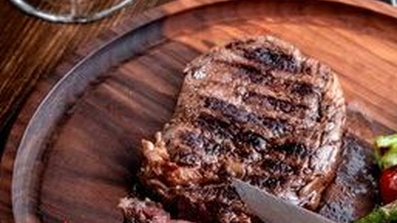 Jenis Daging dan Tingkat Kematangan Steak, Memahami Keunikan Setiap Potongan dan Teknik Memasak