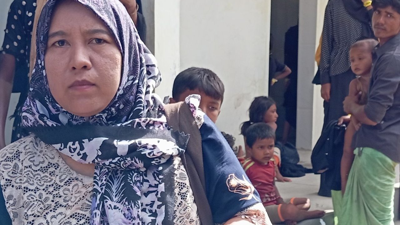 Air Mata dan Sekarung Pakaian Warga Aceh untuk Pengungsi Rohingya