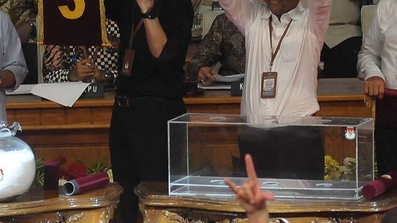 VIDEO: Peneliti Kompas Bongkar Sebab Survei Ganjar-Mahfud Terjun Bebas Ke 15,3 Persen