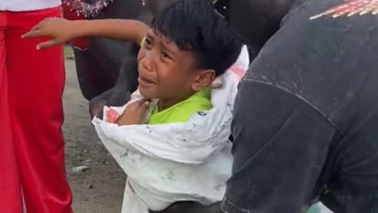 Ajarkan Bersikap Baik pada Orang Tua, Aksi Rombongan Pit Hitam 'Culik Anak' Ini Curi Perhatian