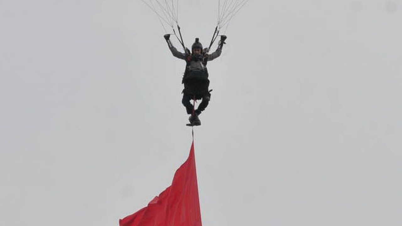 Kiprah Wadanjen Kopassus Brigjen Yudha Pernah Kibarkan Merah Putih Terbesar di Udara