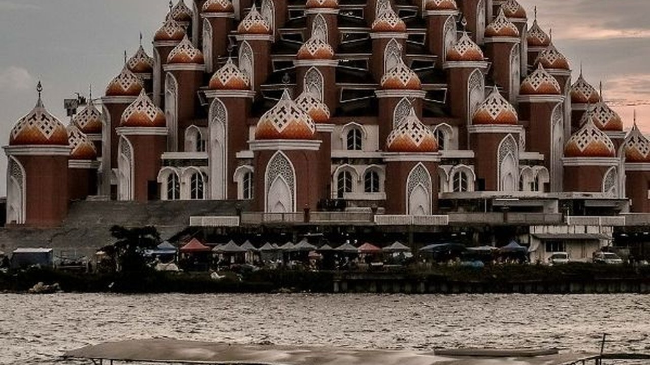 7 Masjid Unik yang Bisa Jadi Tempat Wisata Religi Jelang Akhir Tahun