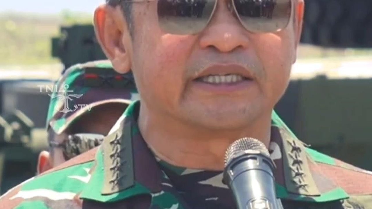 Ekspresi Bangga Kasad Jenderal Maruli Tinjau Artillery Strike Fire Power Demo