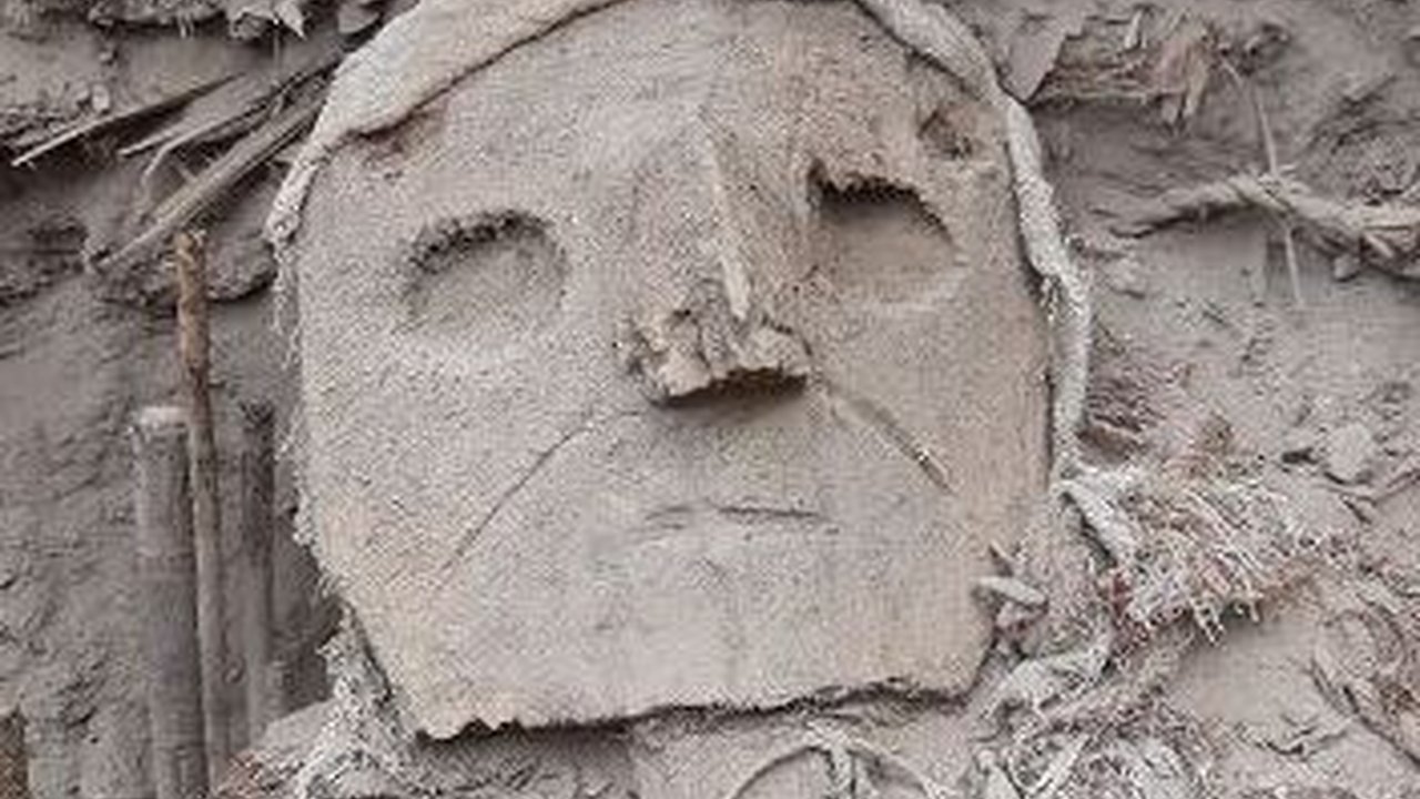 Arkeolog Peru Temukan 73 Mumi dengan Topeng, Dibungkus Kain Kafan Warna Warni