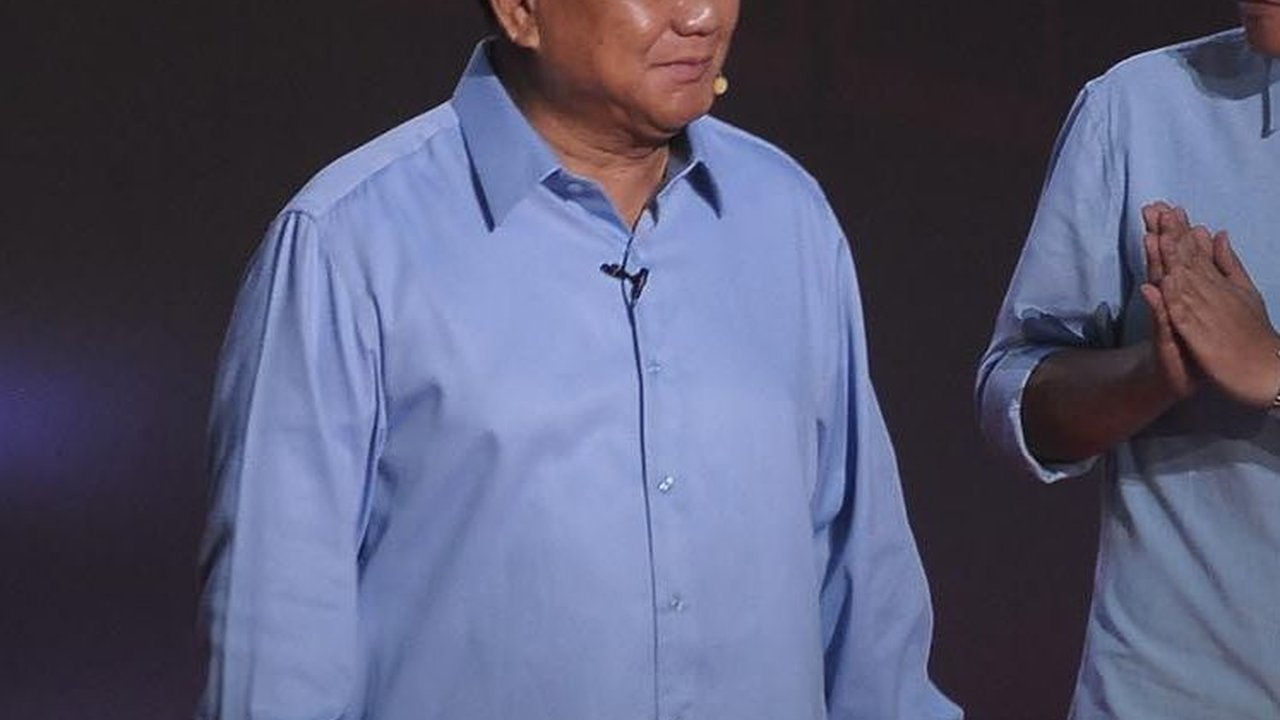 VIDEO: Teriakan Pria 'Orba' Hentikan Langkah Prabowo, Langsung Dirangkul Hangat