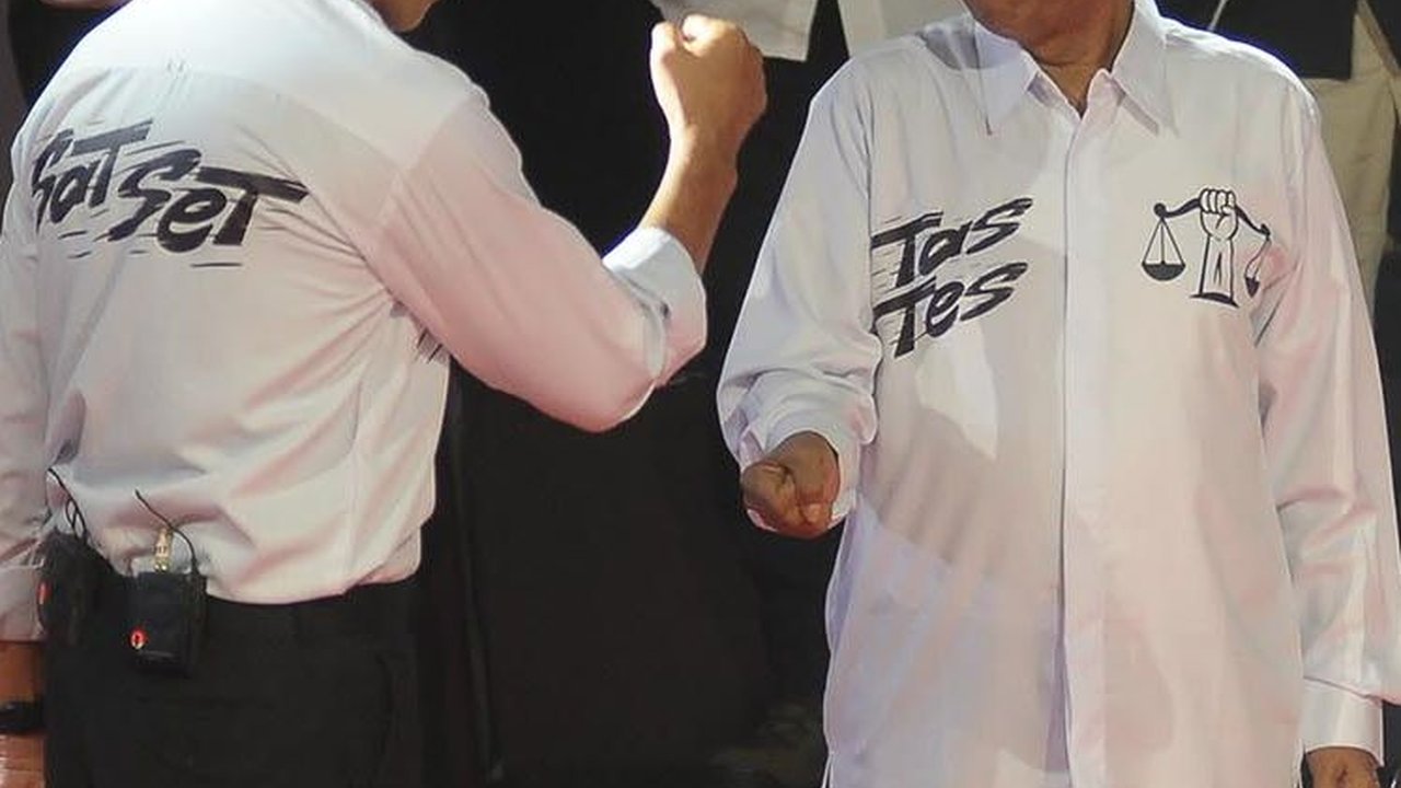 VIDEO: Tos Gaul Ganjar-Mahfud Datang Debat Capres Berkemeja Putih 'Sat Set' & 'Tas Tes'