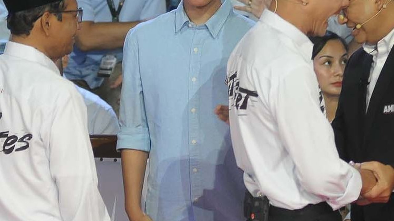 VIDEO: Akhir Debat! Prabowo Cipika Cipiki Ke Ganjar, Anies 'Cuma' Disalami