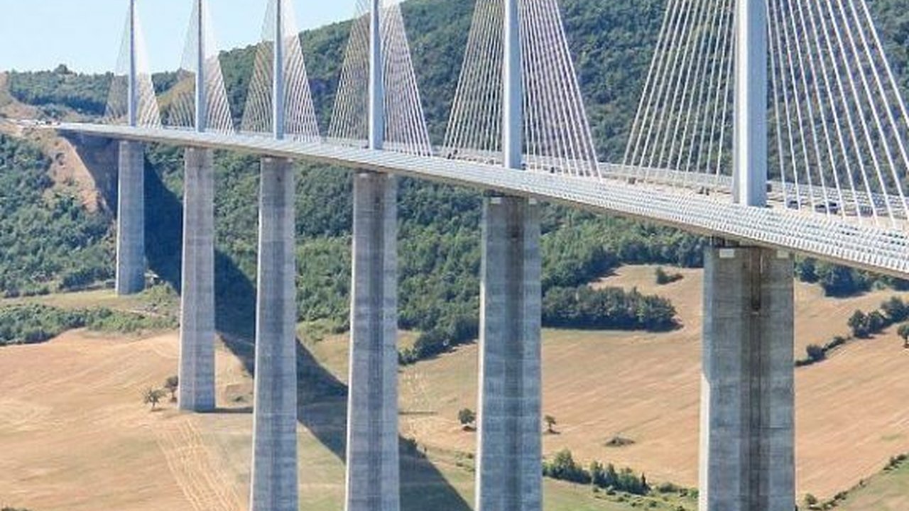 14 Desember 2004: Peresmian Millau Viaduct, Jembatan Tertinggi di Dunia dari Prancis