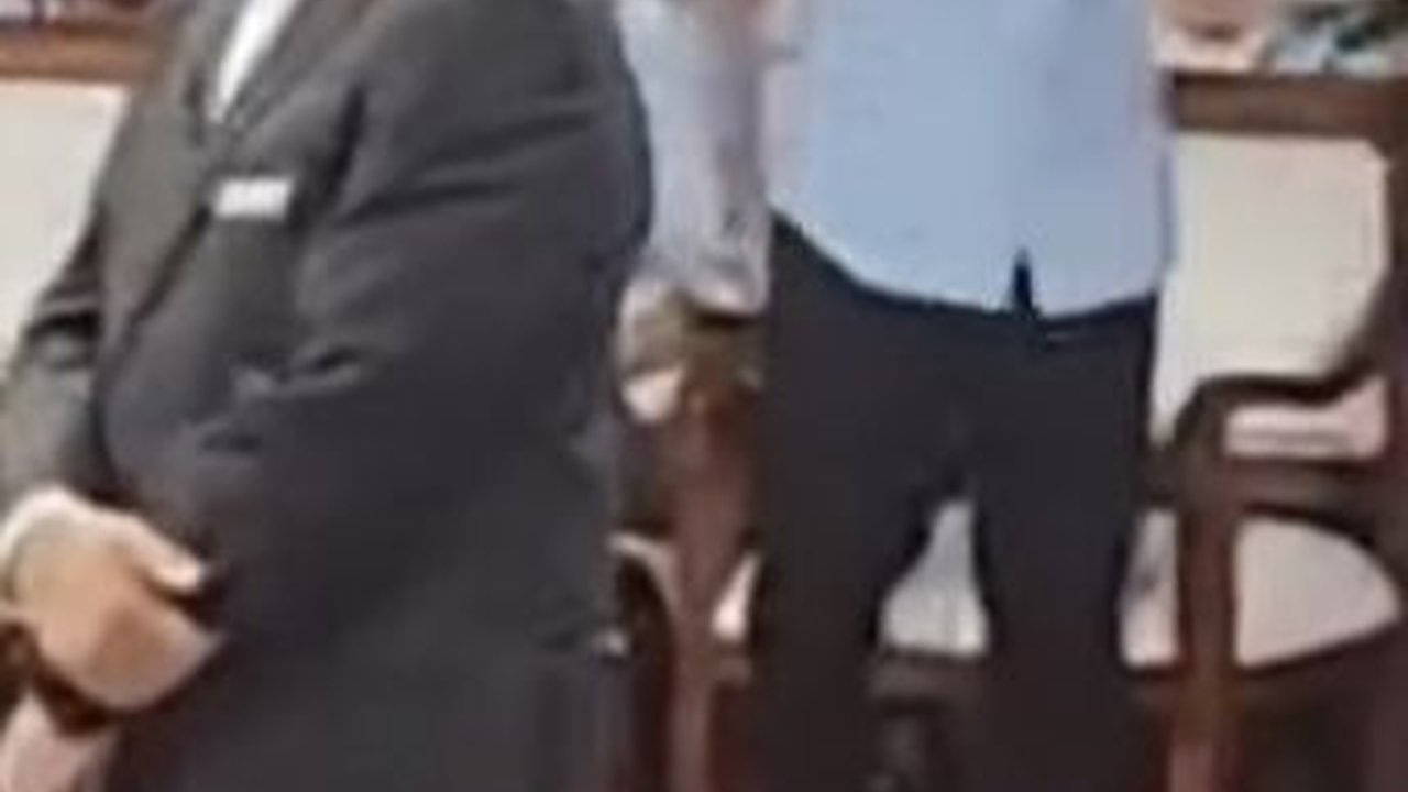 VIDEO: Momen Gibran Panas Ikut Berdiri saat Prabowo Jawab Anies Soal Putusan MK