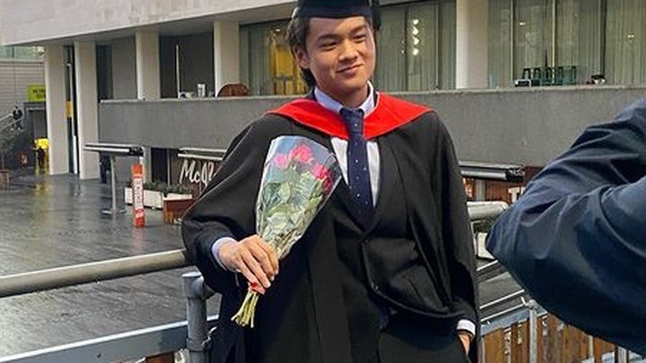 Resmi Jadi Sarjana Seni, Intip Pesona Liam Amadeo Riza Putra Sulung Riri Riza