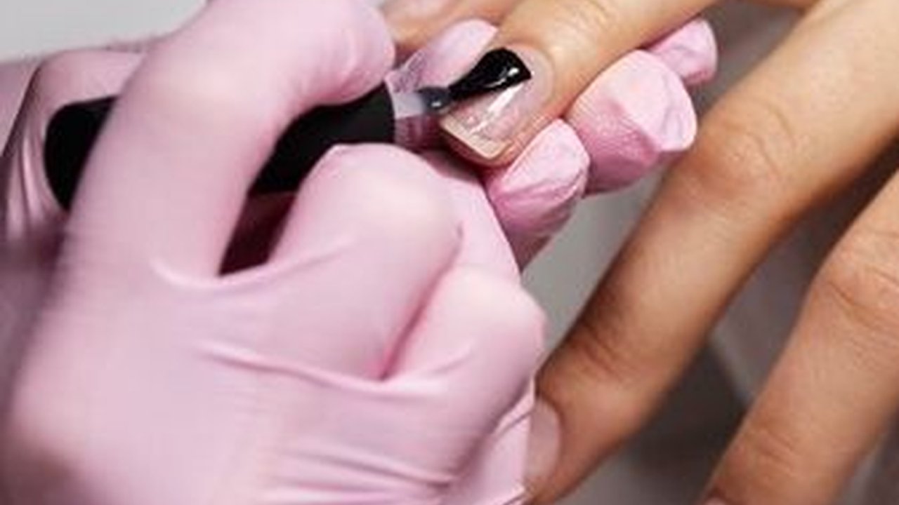 Manicure, Lebih dari Sekadar Kecantikan, Manfaat untuk Kesehatan Mental
