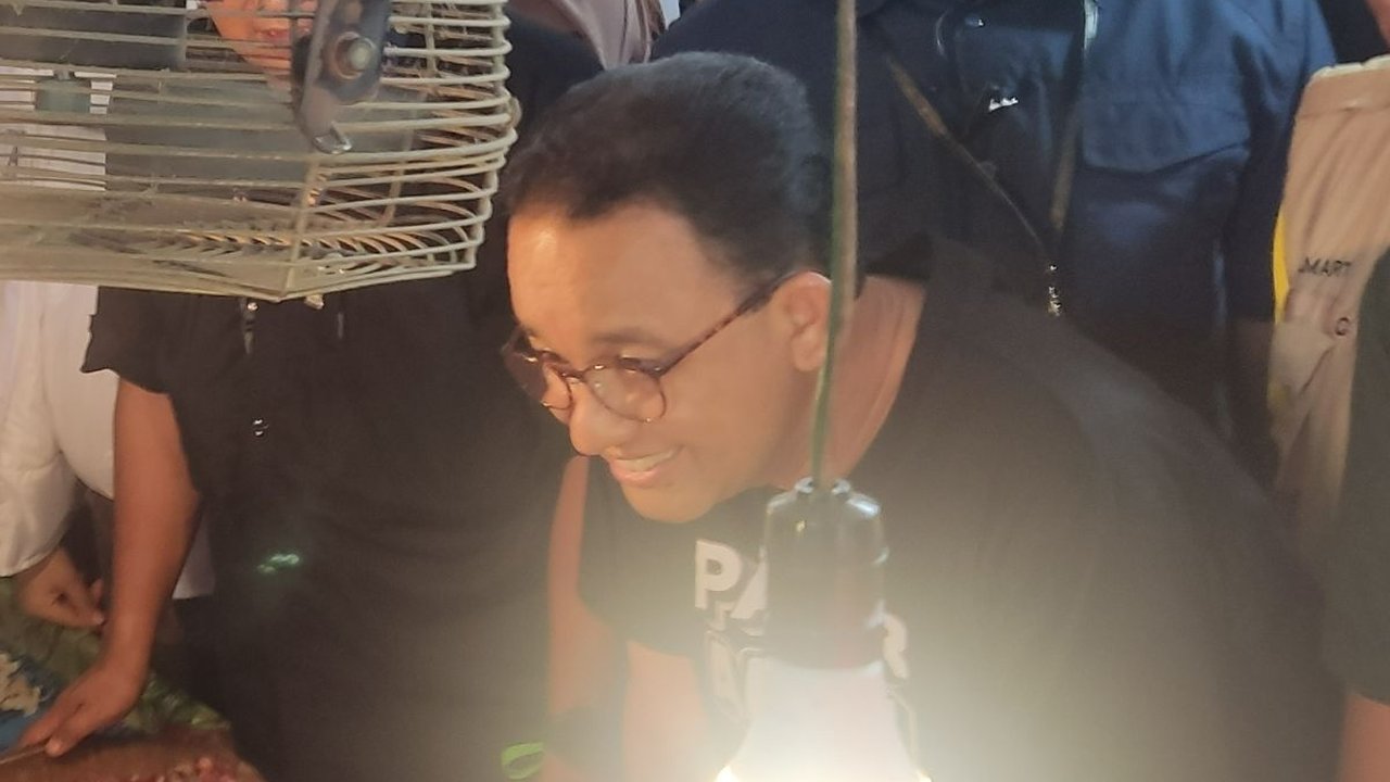 Di Jambi, Anies Borong Tahu dan Cabe Sampai Ajak Pedagang Selfie