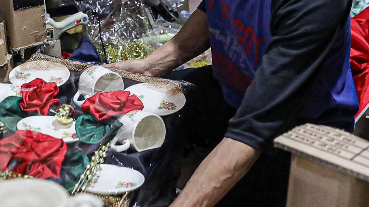 FOTO: Laris Manis Penjualan Parsel dan Hampers Jelang Natal dan Tahun Baru