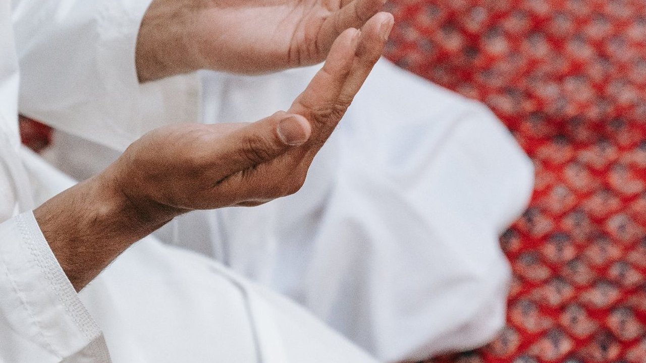 Bacaan Sholawat Nabi, Lengkap Beserta Arti dan Keutamaannya