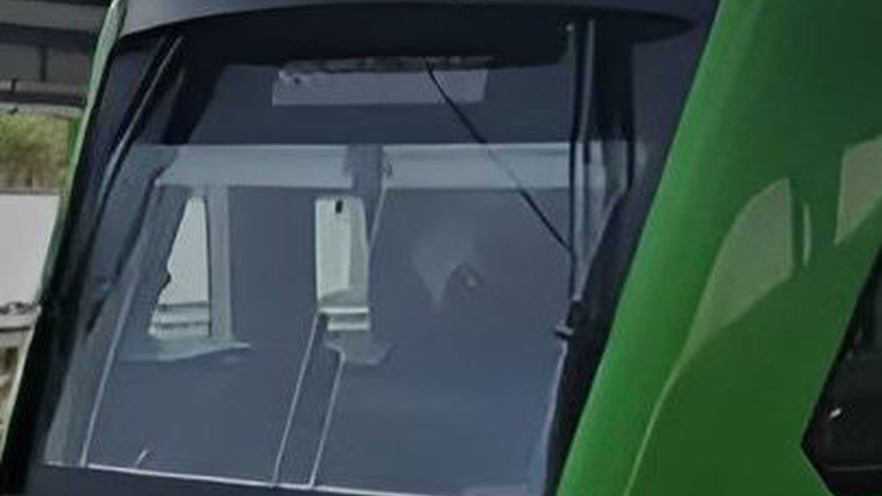 VIDEO: Kronologi Kecelakaan Maut Mobil Tertabrak Feeder Kereta Cepat, 4 Orang Tewas